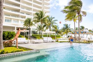 kids-playing-at-pool