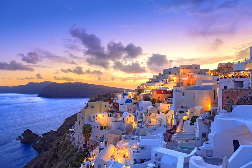 sunset-at-dawn-village-of-Oia